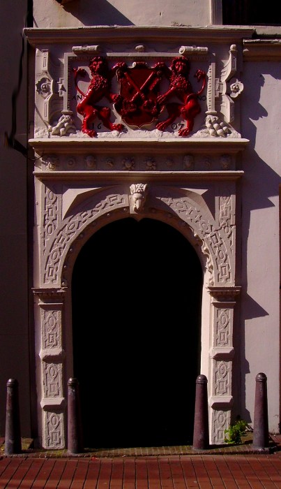 The carved doorway (dated 1607) of the Tripe Market (Penshal)